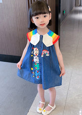 Boutique Blaues Kinder-Jeanskleid mit Peter-Pan-Kragen und Animal-Print und Knöpfen